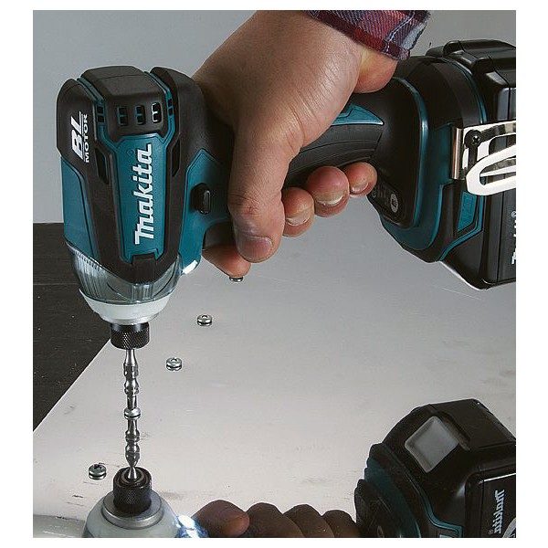18v-may-van-vit-dung-pin-makita-dtd152rme-2