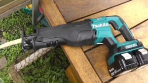 may-cua-kiem-chay-pin-makita-djr187rte-18v-2