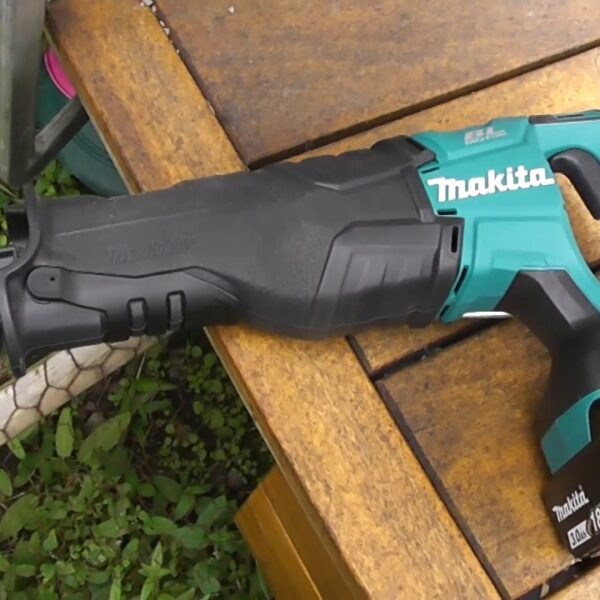 may-cua-kiem-dung-pin-makita-jr105dsae-1