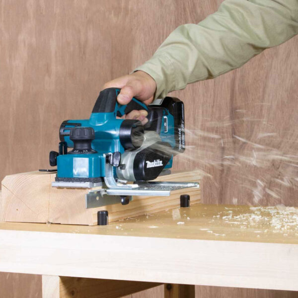 Máy bào Makita DKP181ZU không dây không chổi than 18V