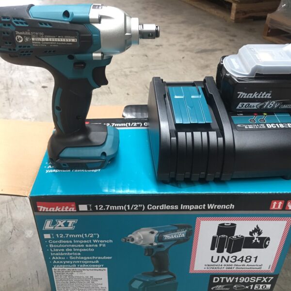 Máy siết bu lông Makita DTW190SFX7