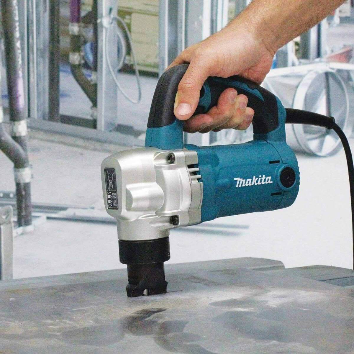 Máy cắt Makita JN3201