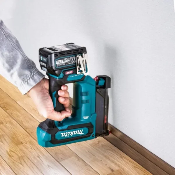 Máy bắn đinh dùng pin Makita PT001GZ01
