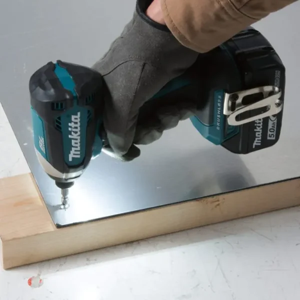 Máy bắt vít dùng pin Makita DTD153Z