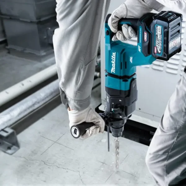 Máy khoan bê tông 3 chức năng dùng pin Makita HR007GZ