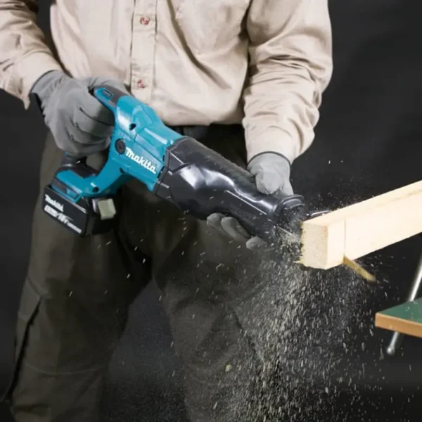 Máy cưa kiếm dùng pin Makita DJR186Z