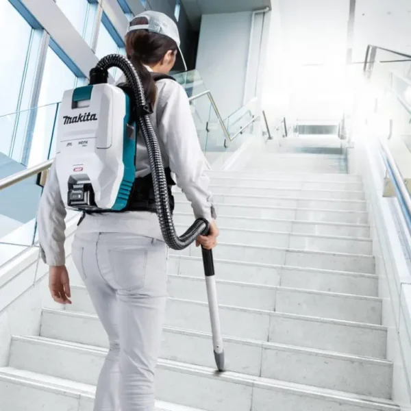 Máy hút bụi đeo vai dùng pin Makita VC008GZ