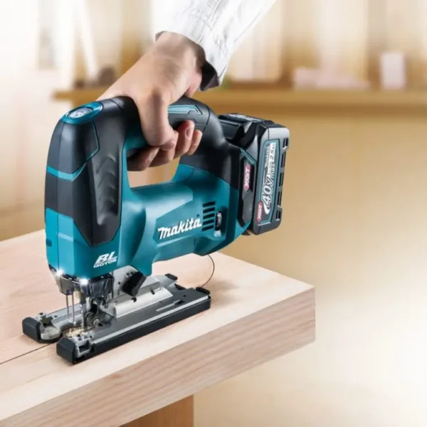 Máy cưa lọng dùng pin Makita JV002GZ