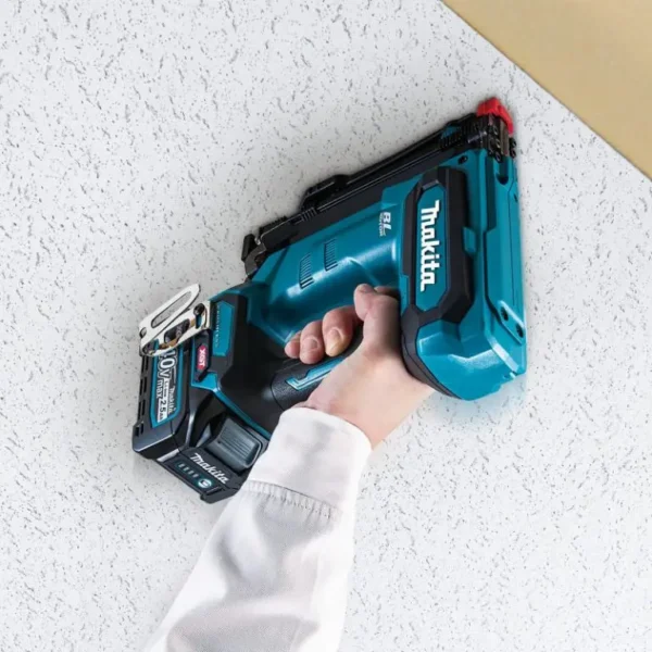 Máy bắn đinh ghim dùng pin Makita ST001GZ