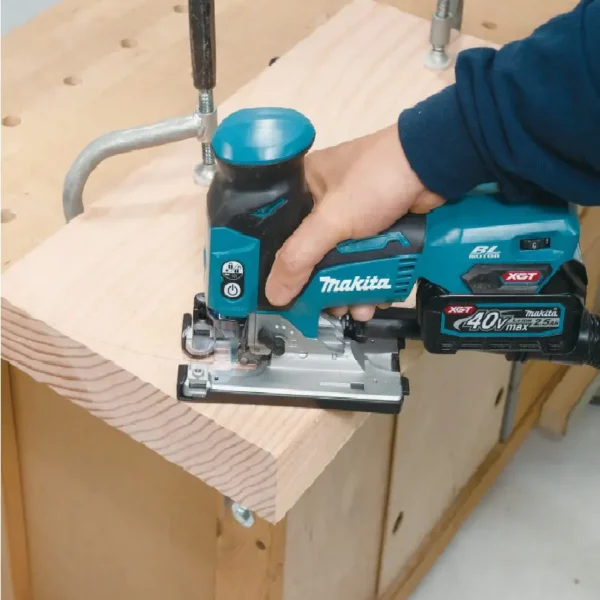 Máy cưa lọng dùng pin Makita JV001GZ