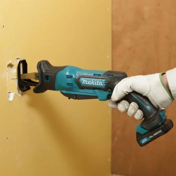 Máy cưa kiếm dùng pin Makita JR105DZ