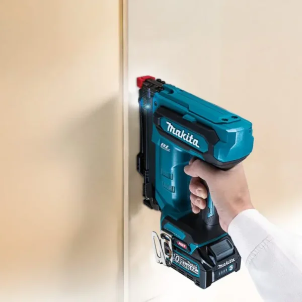 Máy bắn đinh ghim dùng pin Makita ST001GZ