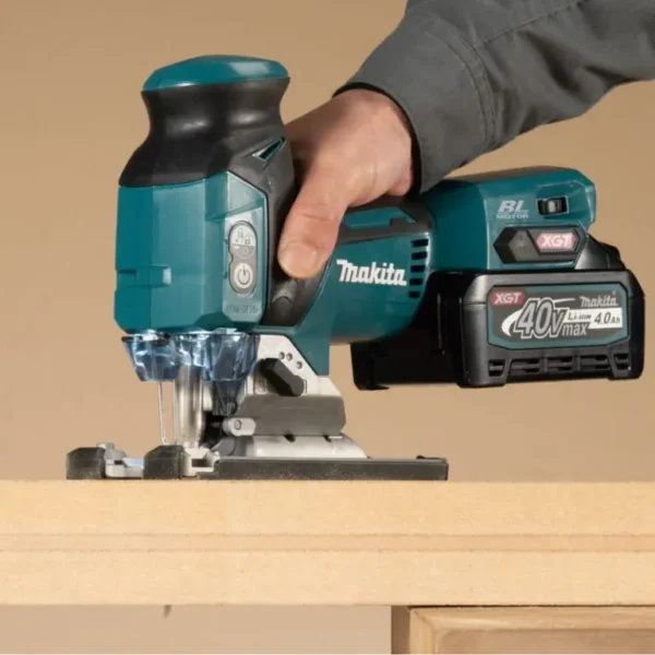 Máy cưa lọng dùng pin Makita JV001GZ