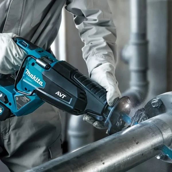 Máy cưa kiếm dùng pin Makita JR002GZ