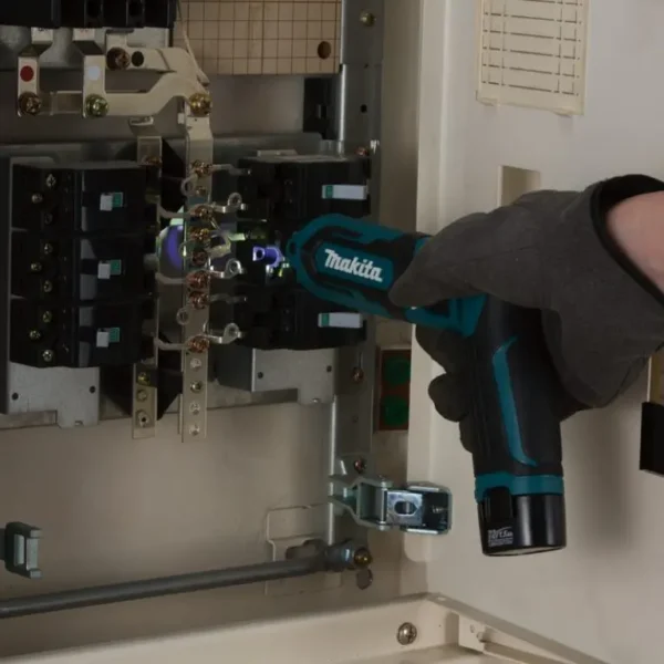 Máy bắt vít dùng pin Makita TD022DZ