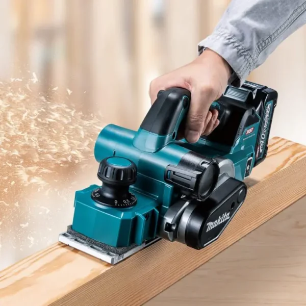 Máy bào dùng pin Makita KP001GZ
