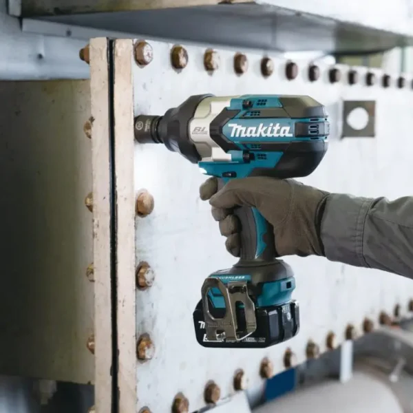 Máy siết bu lông dùng pin Makita DTW1004Z