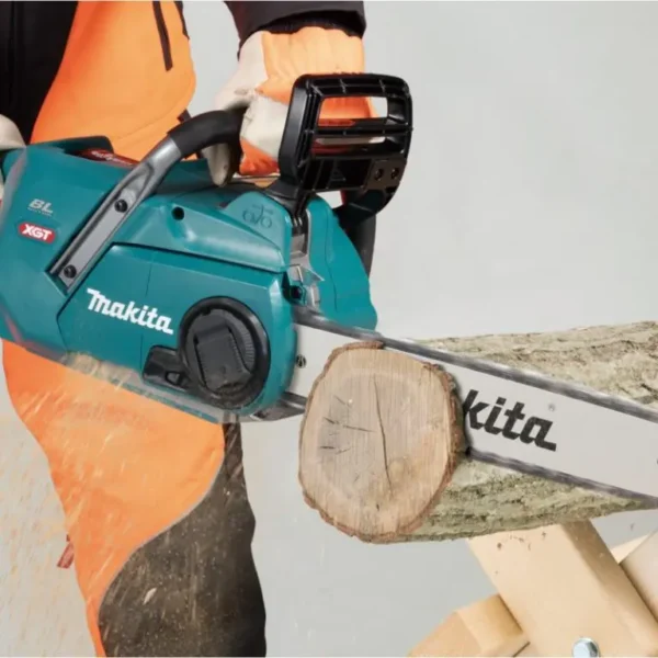 Máy cưa xích dùng pin Makita UC016GZ