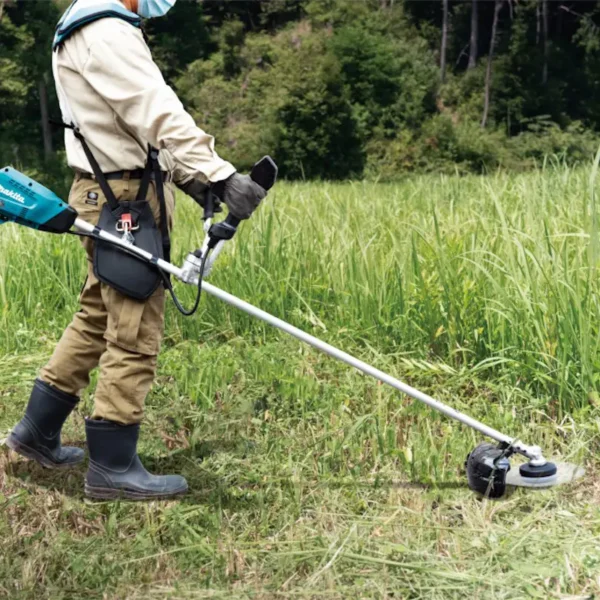 Máy cắt cỏ dùng pin Makita UR016GZ