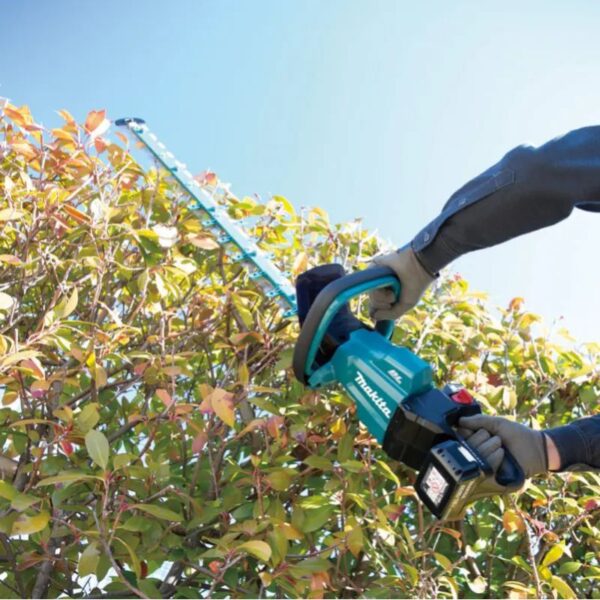 Máy tỉa hàng rào dùng pin Makita DUH602RT